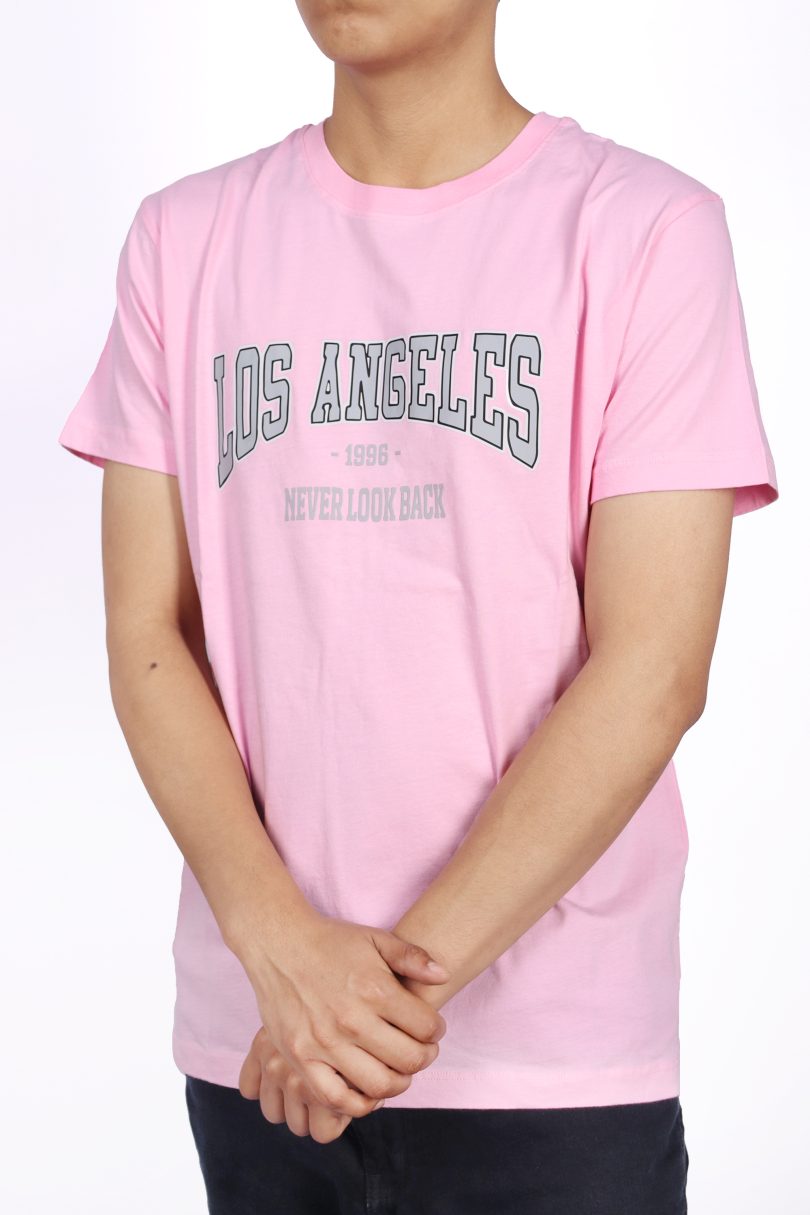 POLO ROSADO DE HOMBRE CON ESTAMPADO LOS ANGELES