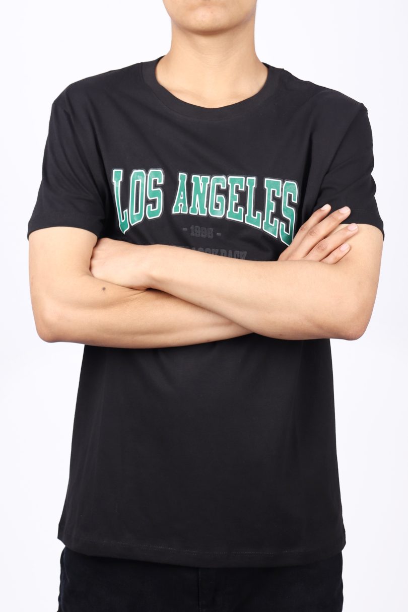 POLO NEGRO DE HOMBRE CON ESTAMPADO LOS ANGELES